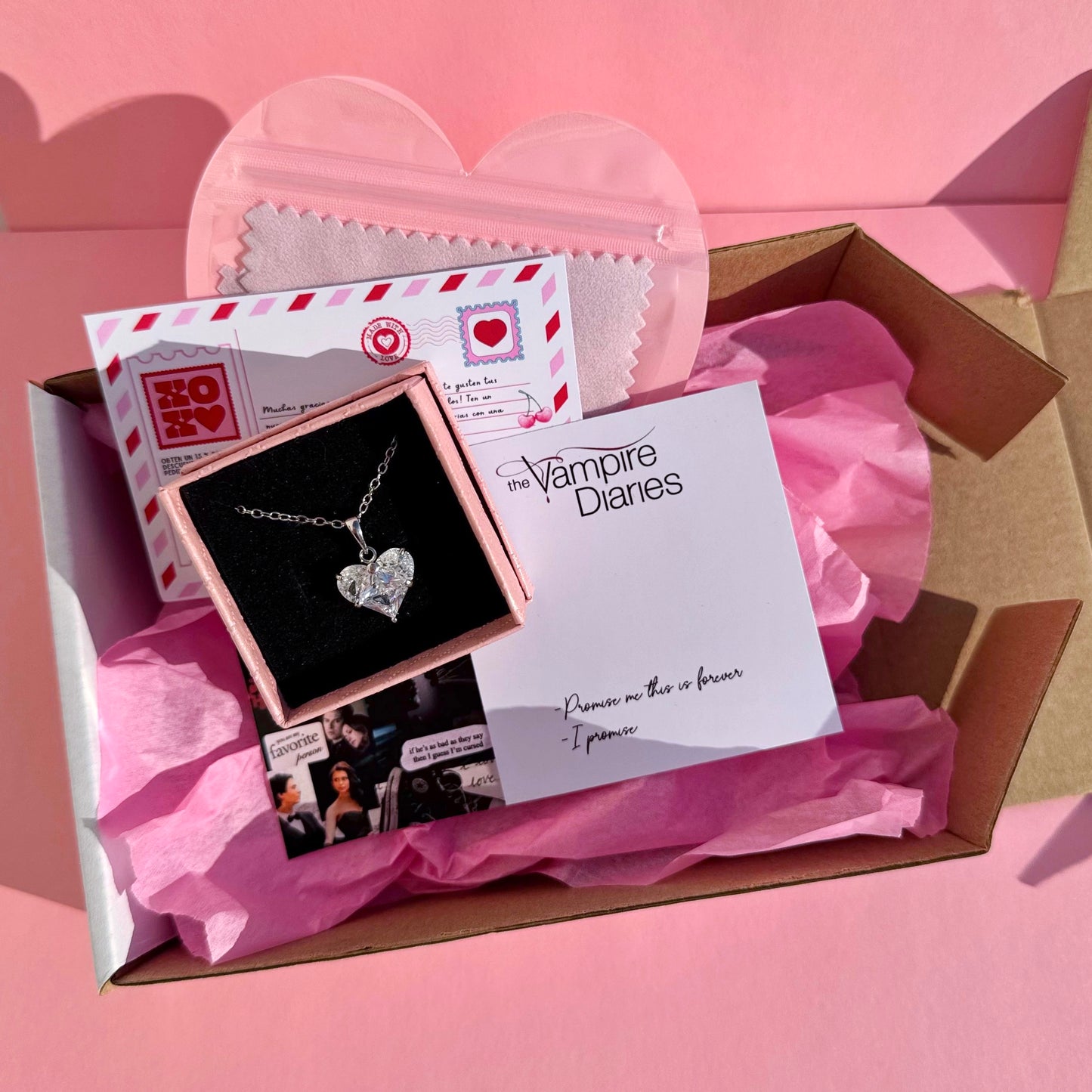 Collar TVD Elena y Damon + caja