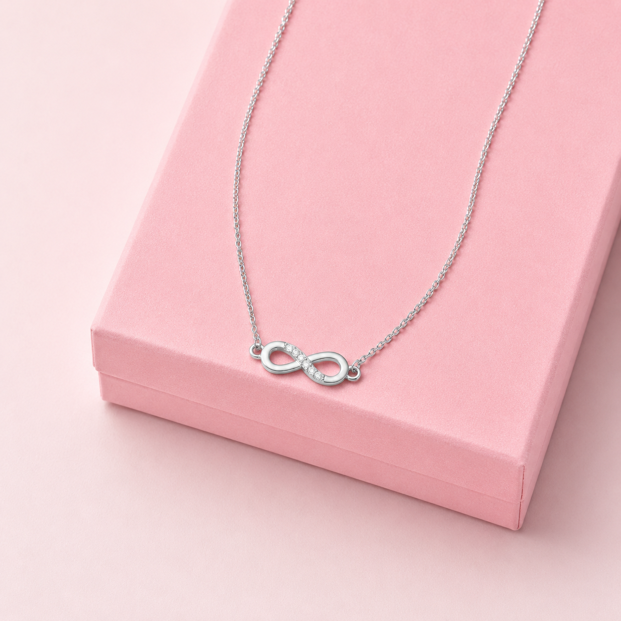Collar Infinito Belly y Conrad
